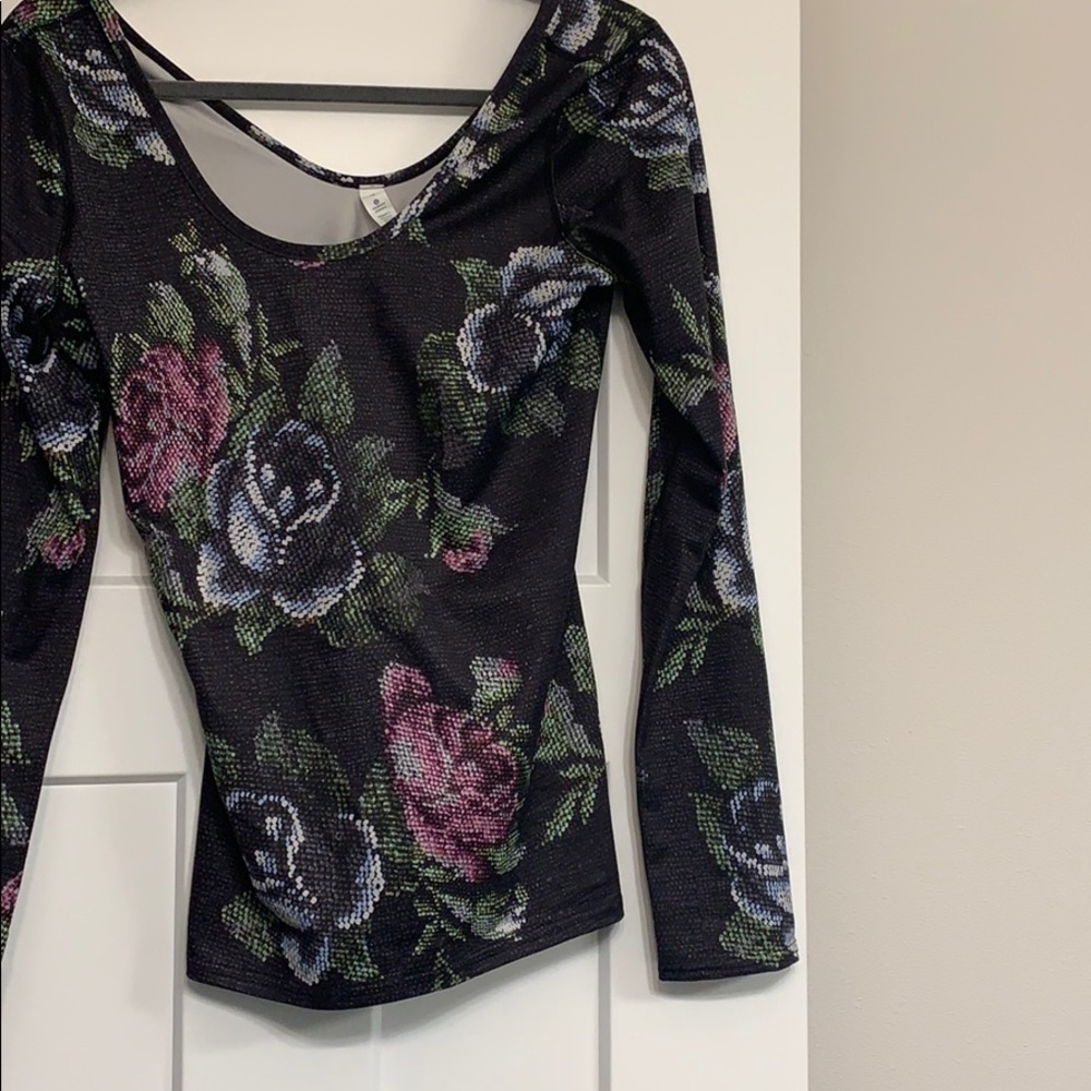 Lululemon low scoop neck top, size 10